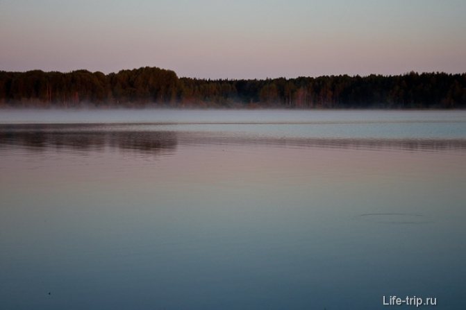 Раннее утро на озере Волго. Полная тишина.