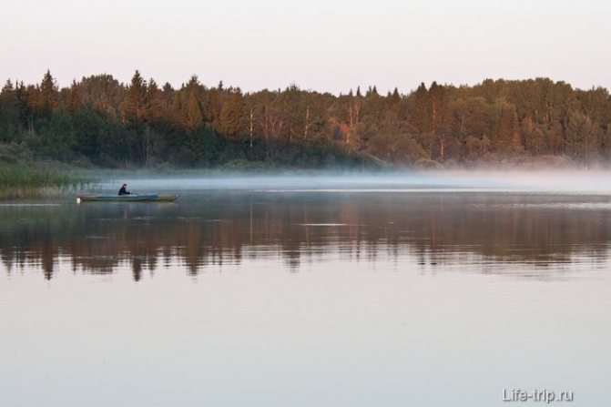 Раннее утро на озере Волго.