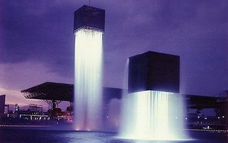 Парящие кубы на пруду Мечты