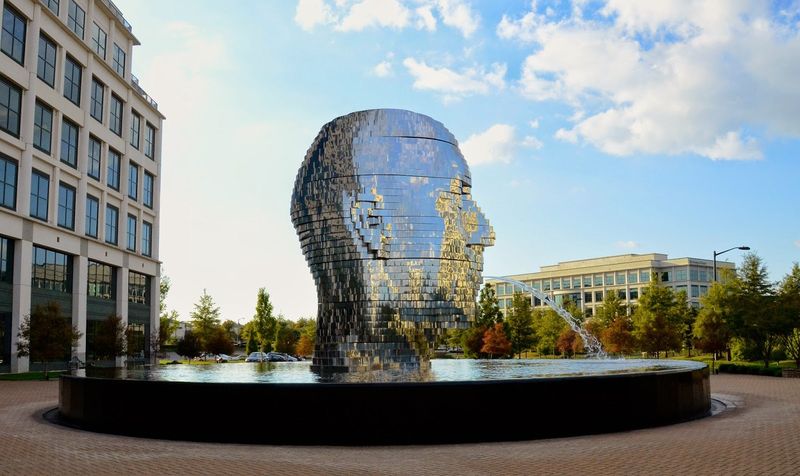 Фонтан Metalmorphosis