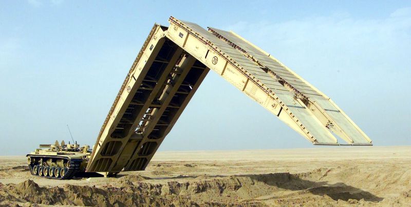 Танковый мостоукладчик М 60 AVLB