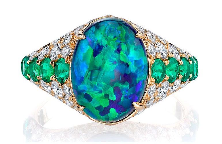 Украшение из опала