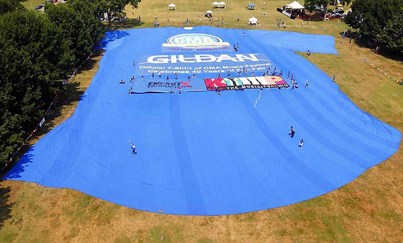 Рекорд: самая большая футболка