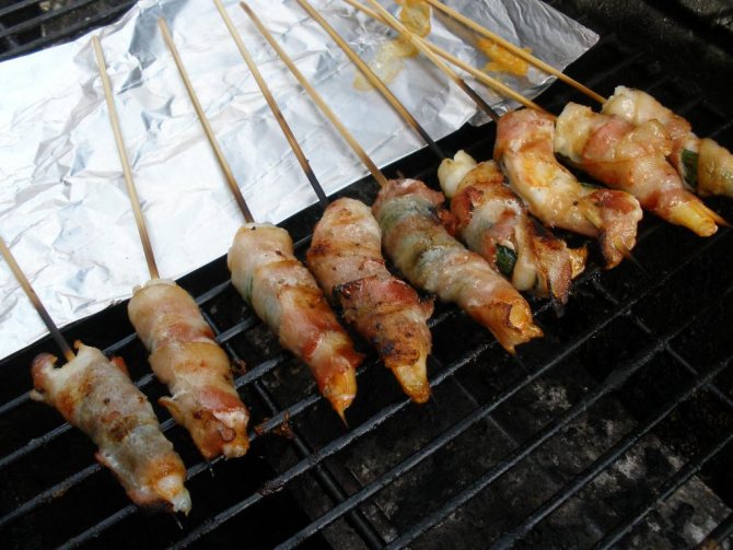 шашлык из щуки с беконом