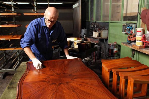 Слоев лака может потребоваться много