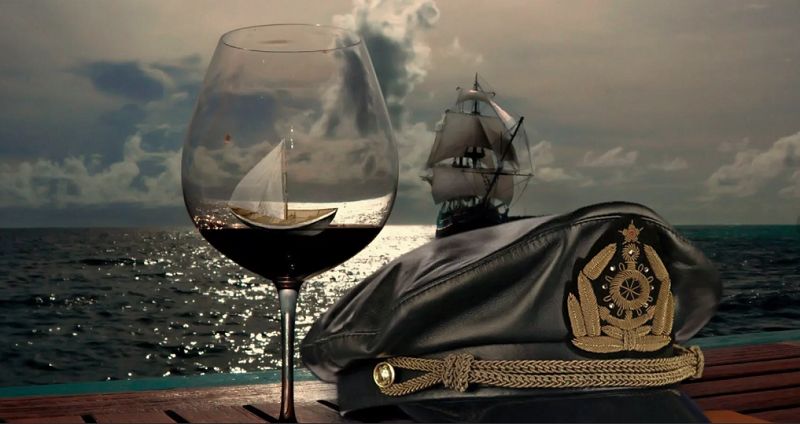 Традиция разбивать бутылку вина о борт корабля