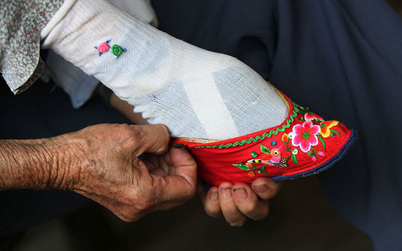 Женская нога в Китае