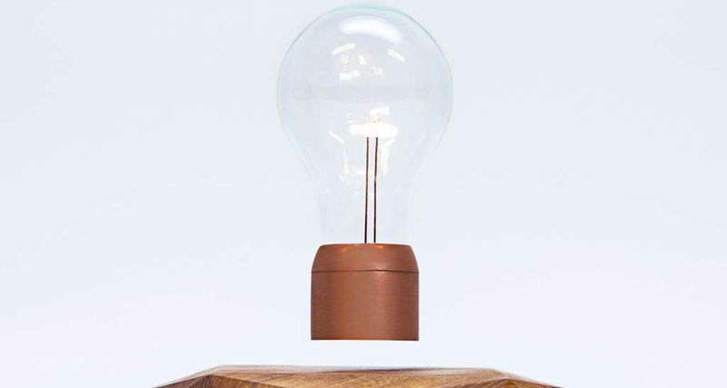 Парящая настольная лампа