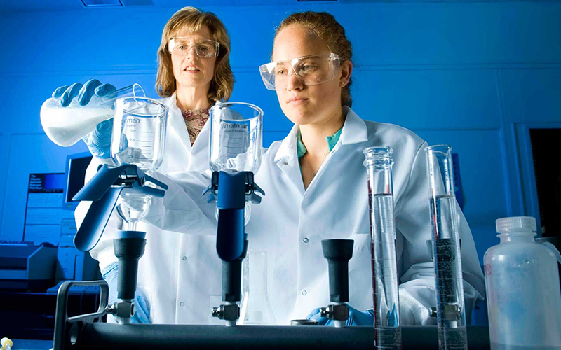 Характеристики специальности "Контроль химических соединений"