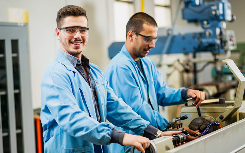 Специалисты металлообрабатывающего производства