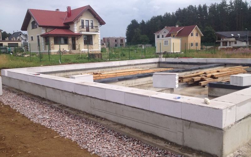 Первый ряд из газобетона