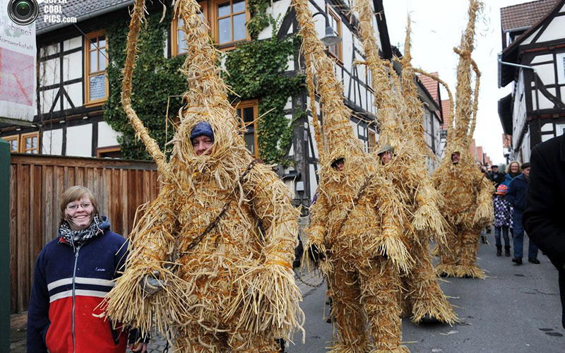 Шествие соломенного медведя