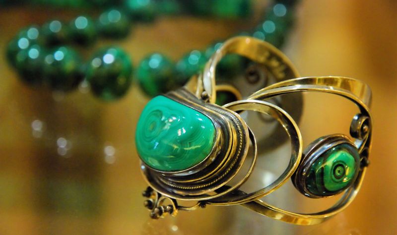 Ювелирное украшение от мастеров Урала