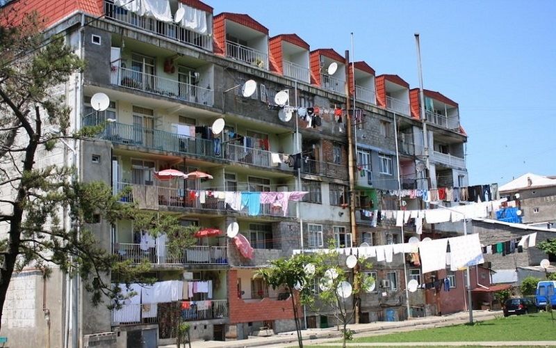 Сушка белья на улицах в Грузии