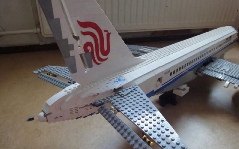 Пассажирский самолет Аirbus A380 (лего)