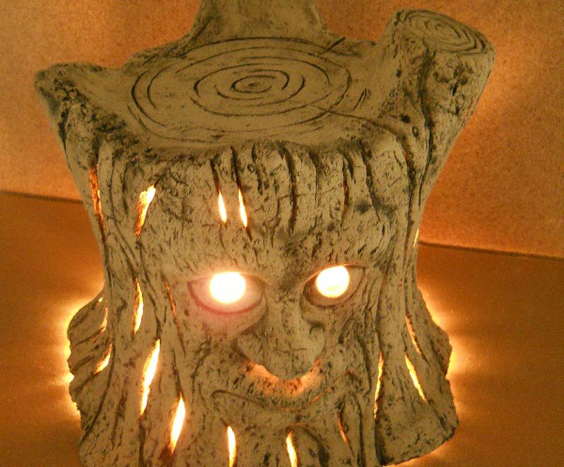 Светильник похожий на пень