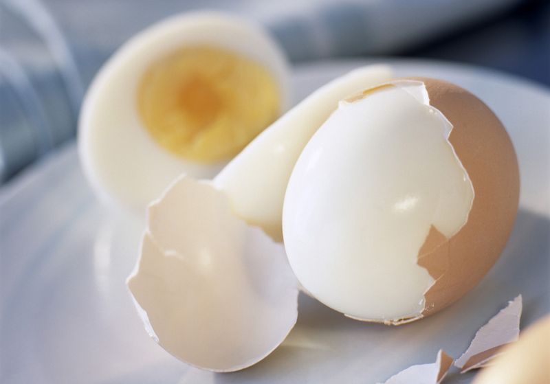 Как отличить сырое и вареное яйцо?