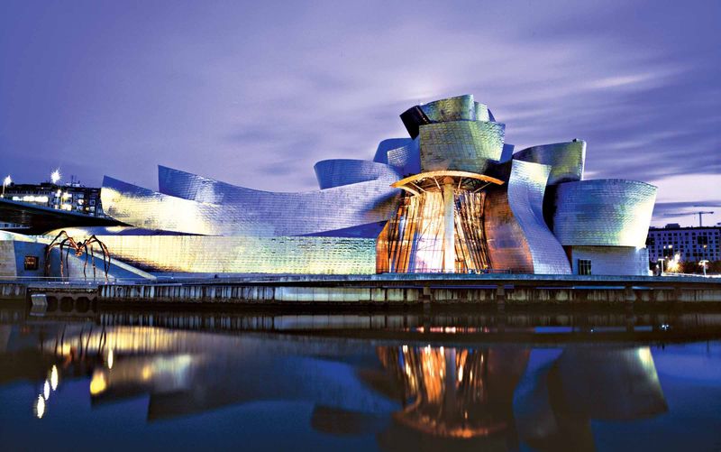 Испанский Музей Гуггенхайма ночью