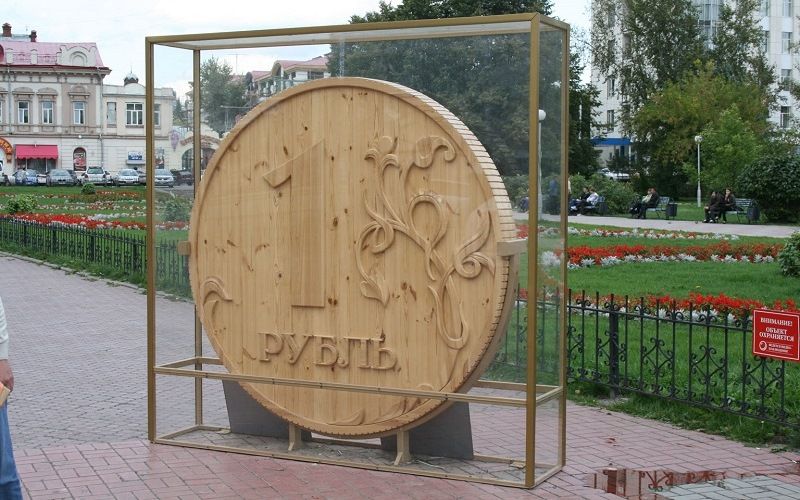 Памятник рублю в г.Томск