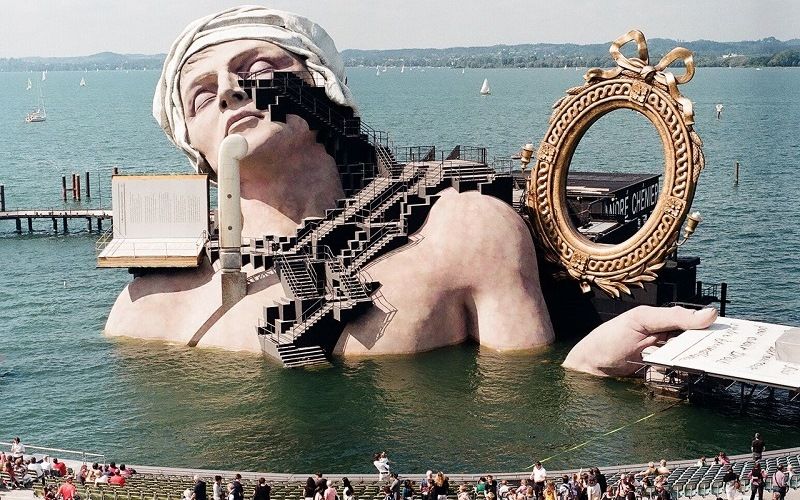 Плавучая сцена в австрийском городе Брегенц