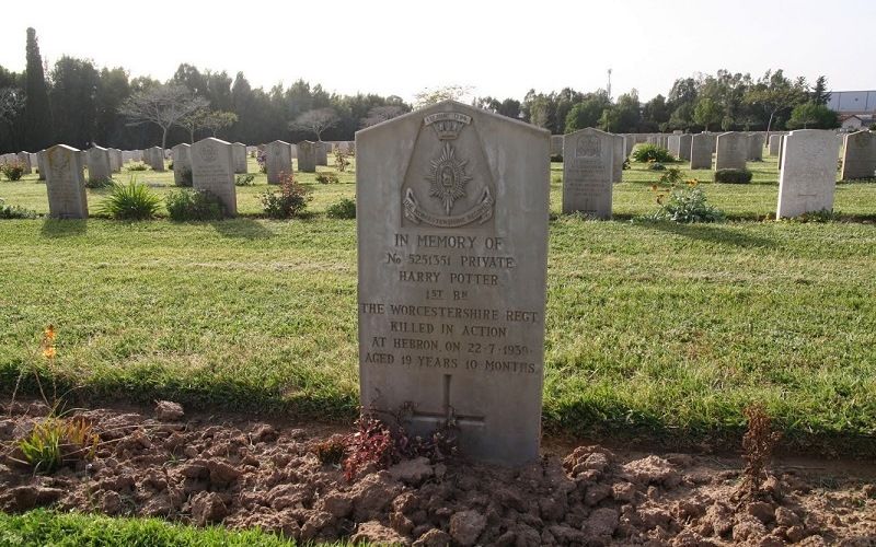 Надгробье могилы Гарри Поттера