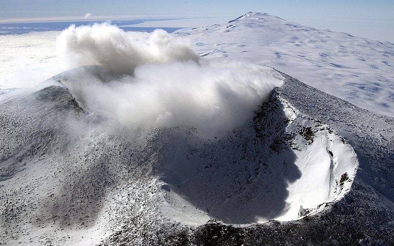 Самый южный вулкан Эребус. Антарктида
