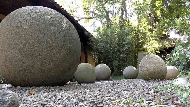 Каменные шары
