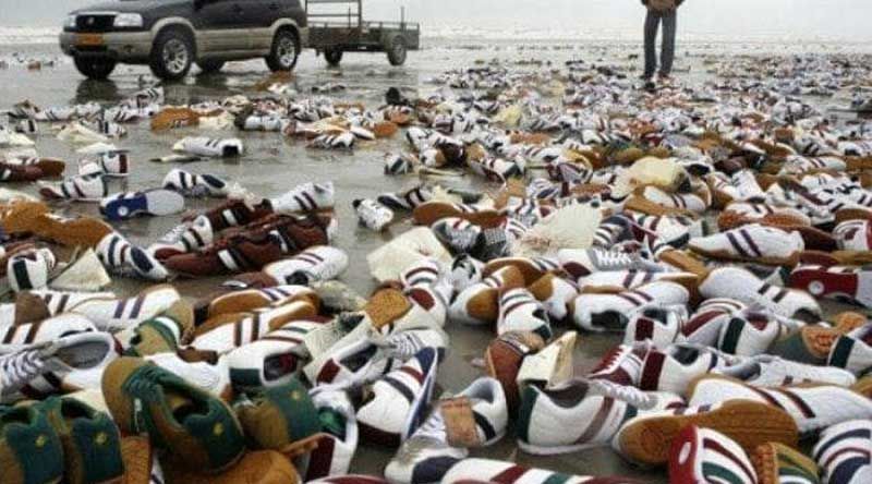 Кроссовки, выброшенные на берег