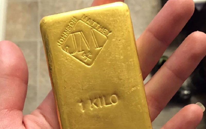 Кирпич из золота весом в 1 кг