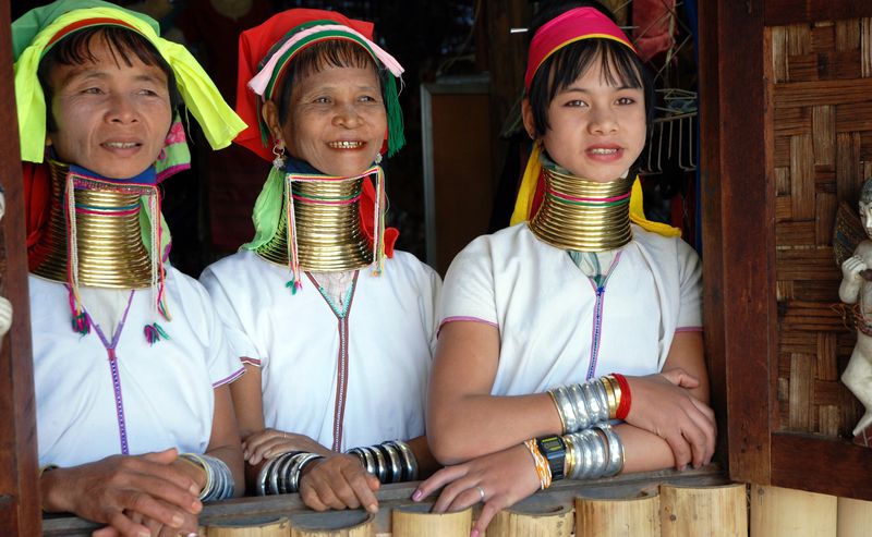 Женщины племени падаунг