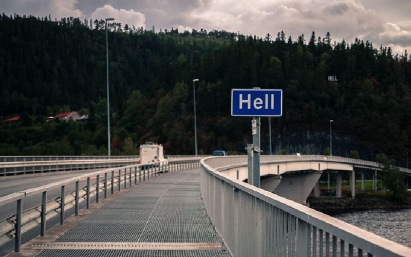 Город Ад, Каймановы острова