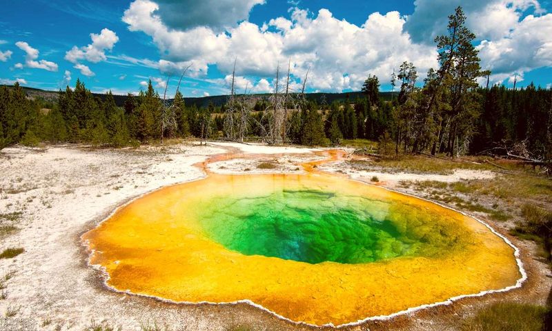 Озеро утренней славы в США