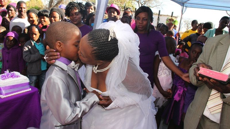 Санель Масилела и Хелен Шабангу