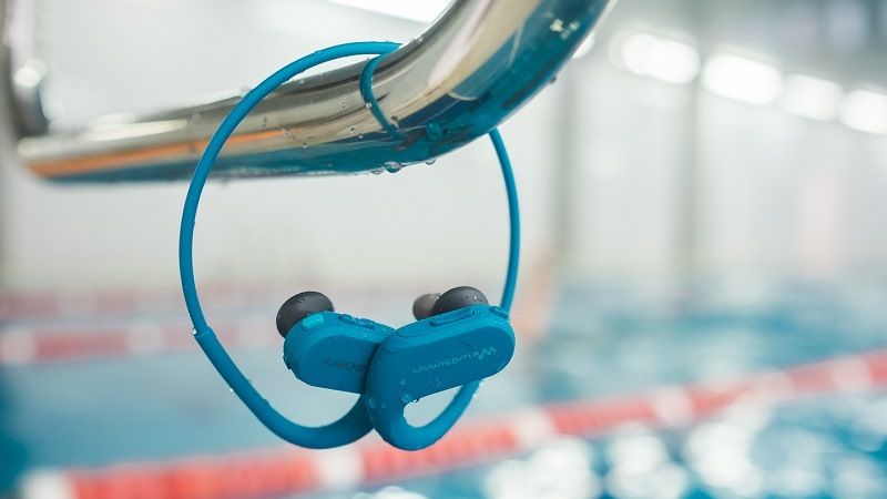 Плеер с наушниками для бассейна