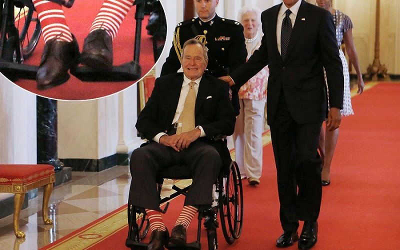 Джордж Буш в полосатых носках