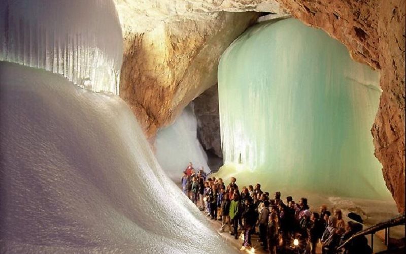 Ледяные пещеры Эйсрайзенвельт