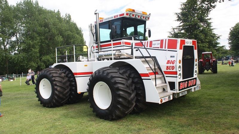 Big Bud-747 для обработки полей