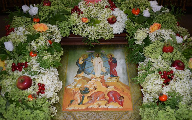 Икона в храме