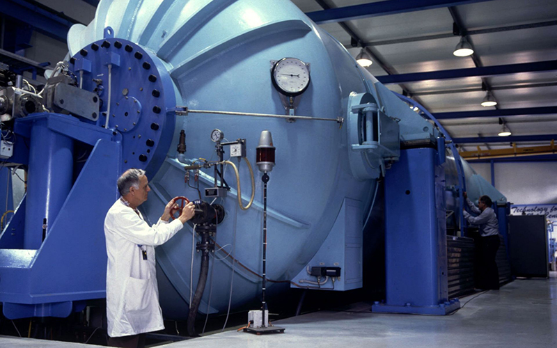 Оплата труда ядерным физикам